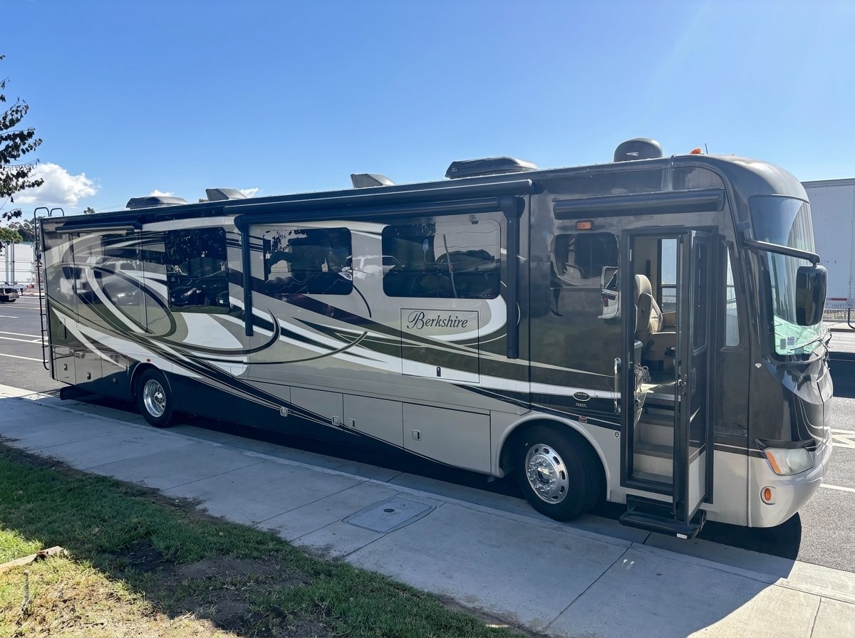 Passenger-side exterior of the Berkshire 400QL showing full-body paint and power patio awning
